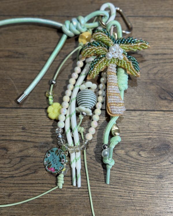 Bijoux de sac / palmier( restock le 5/5)
